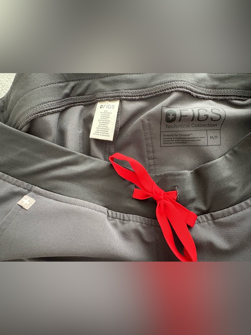 FIGS Women’s Charcoal Gray Scrubs - S Catarina Top & MP Zamora Jogger Pants - Picture 3 of 5
